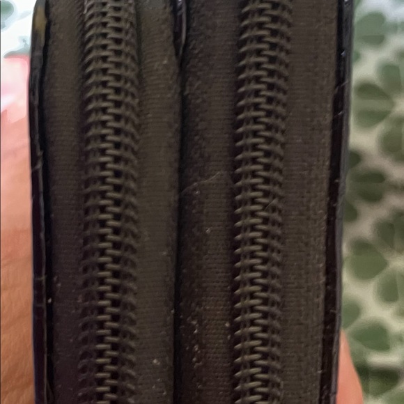 New Keneth Cole Double Pouched Wristlet in Pristine Condition! - Picture 5 of 15